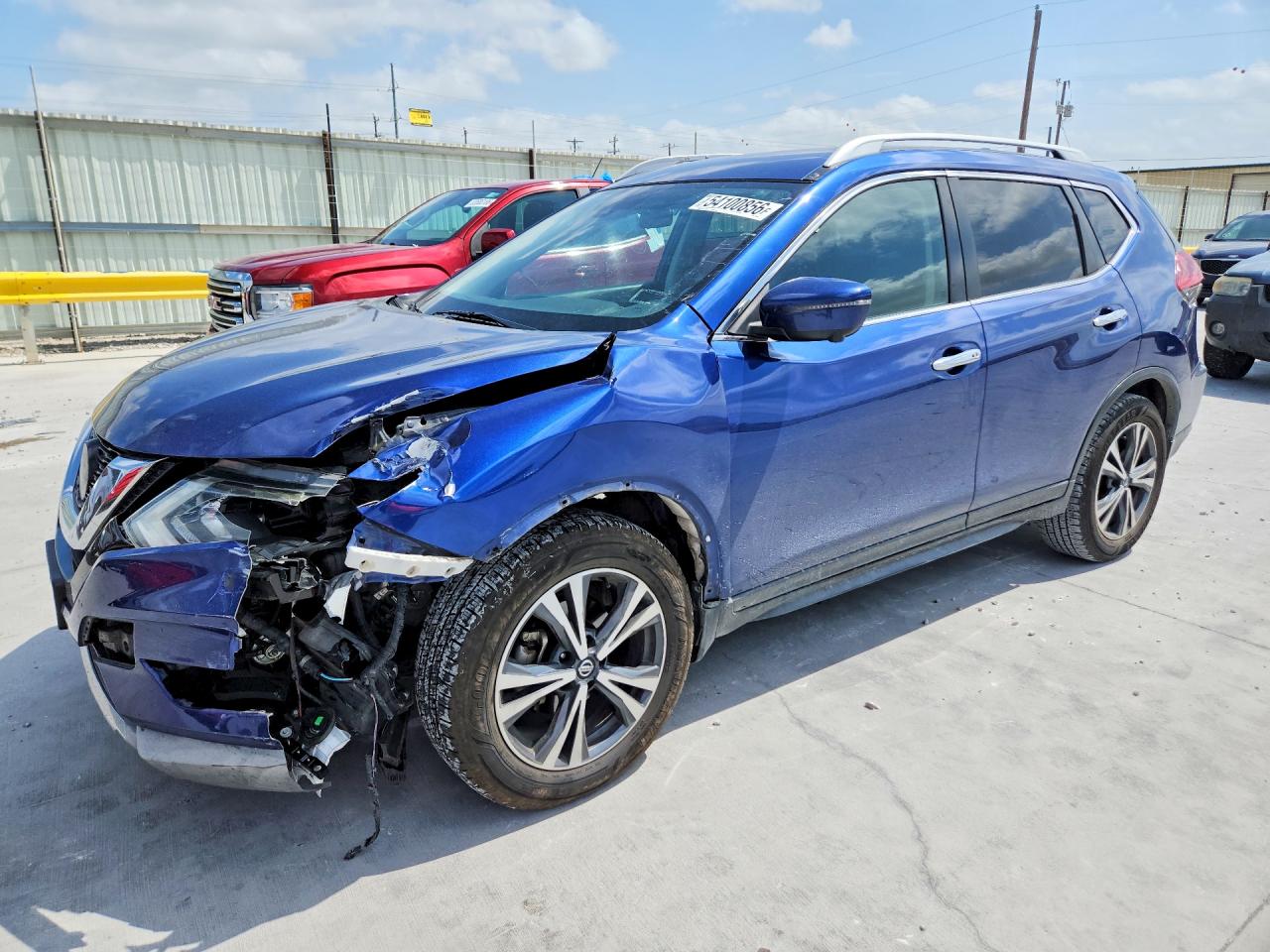 Salvage Nissan Rogue Image