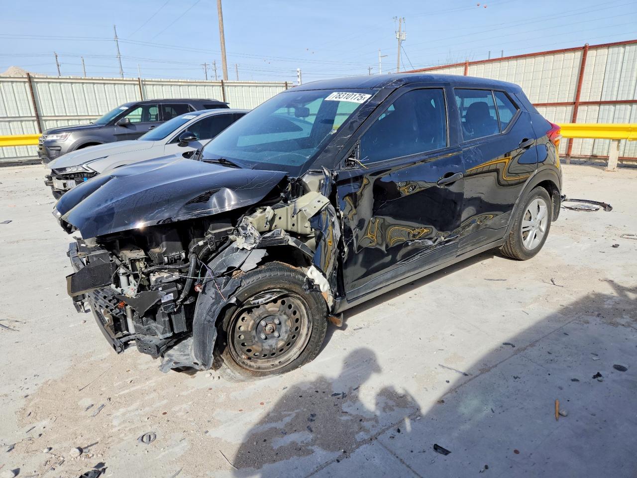 Salvage Nissan Kicks Image
