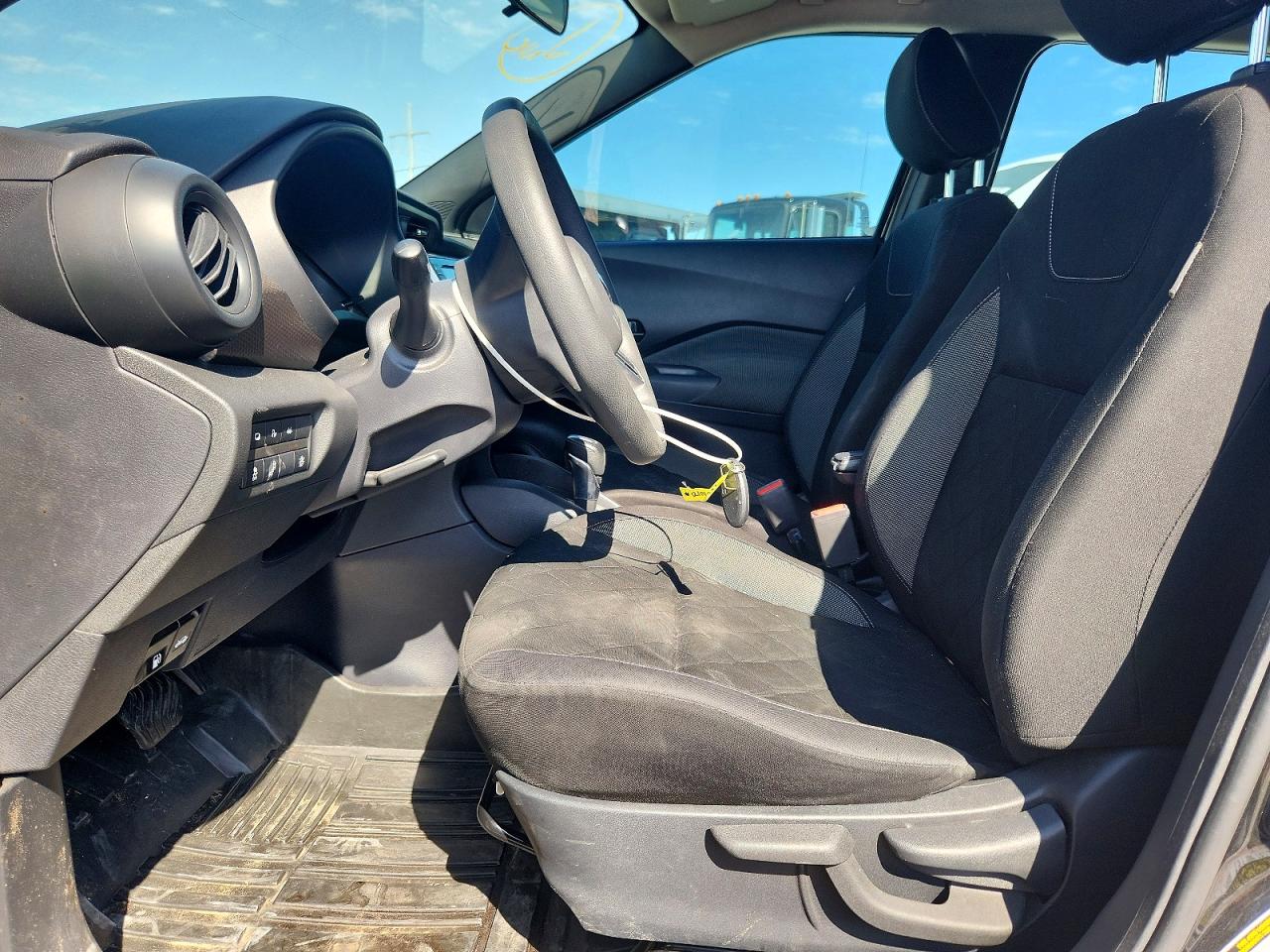 Nissan Kicks S