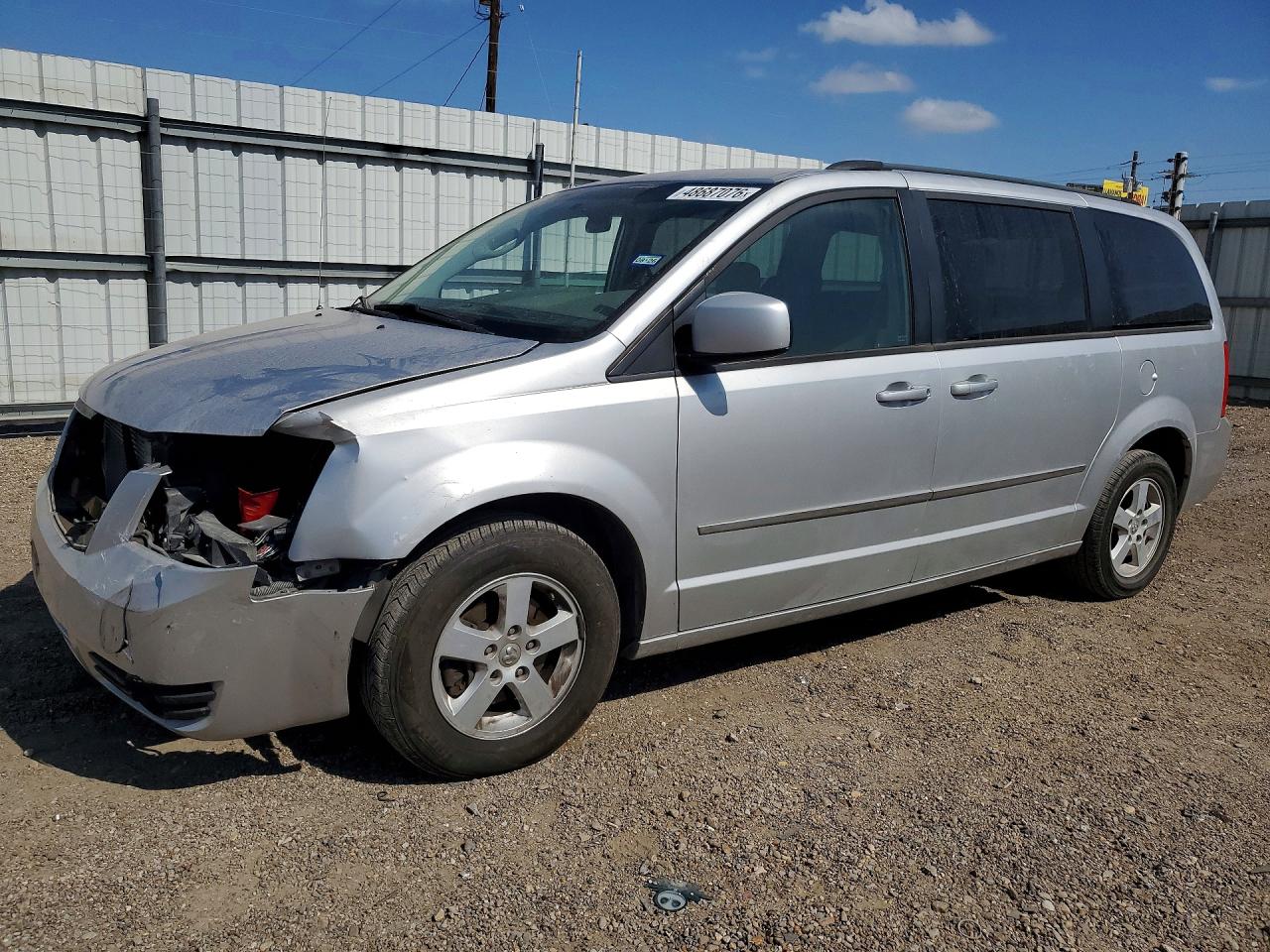 Salvage Dodge Caravan Image
