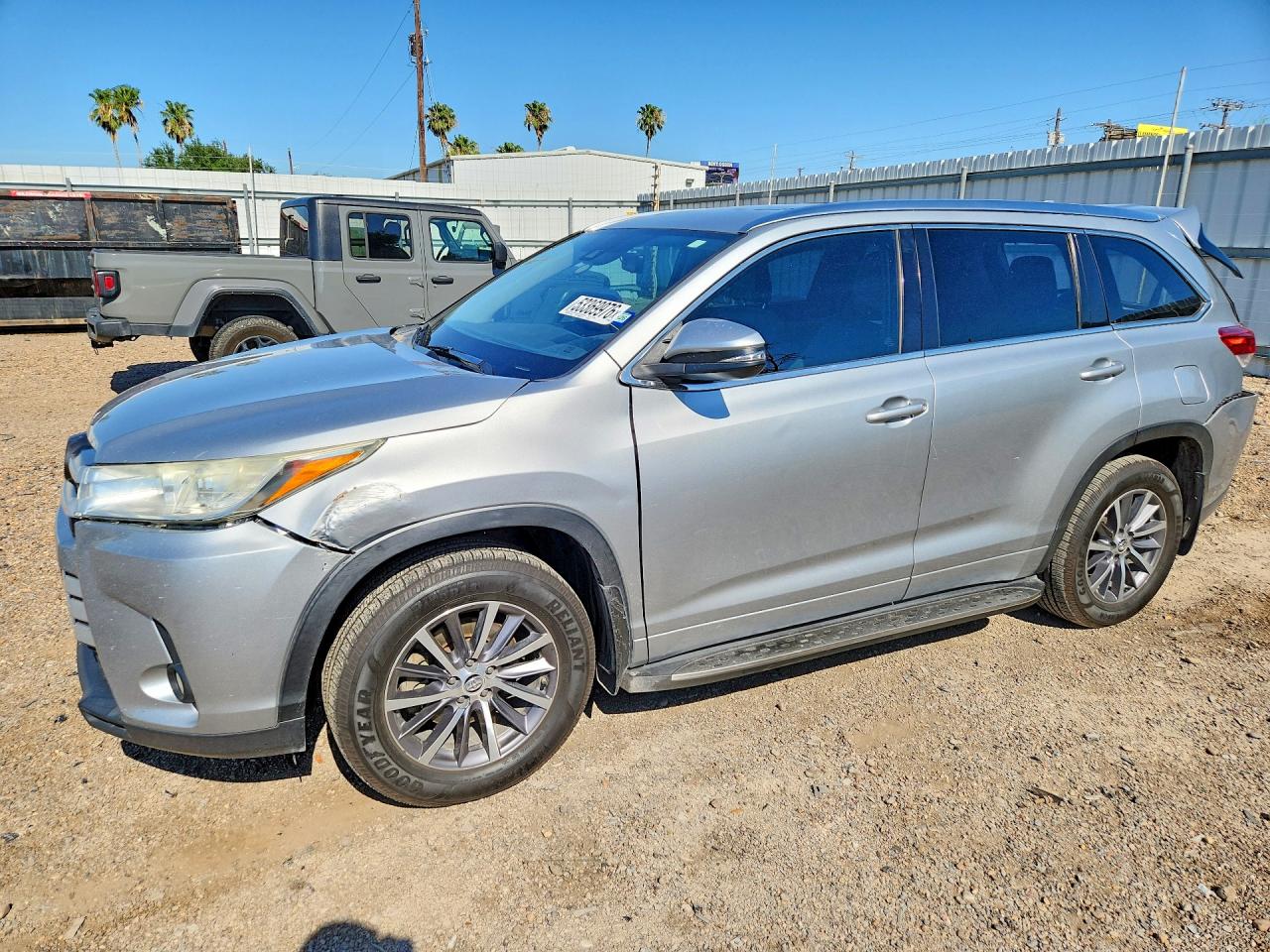 Salvage Toyota Highlander Image