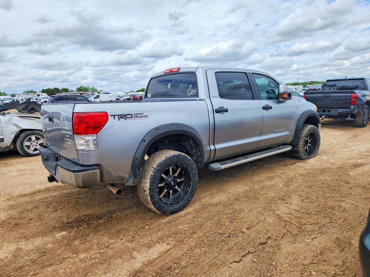 Toyota Tundra Crewmax Sr5