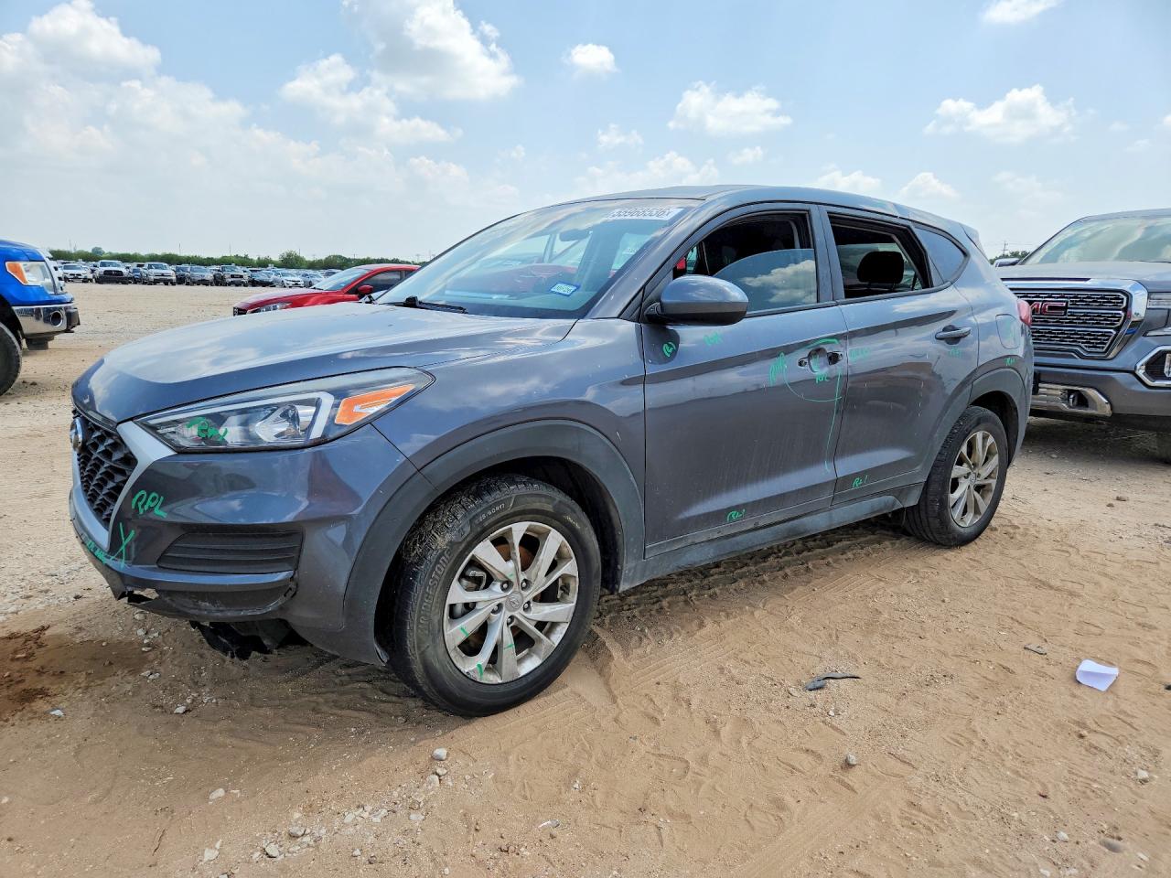 Salvage Hyundai TUCSON Image