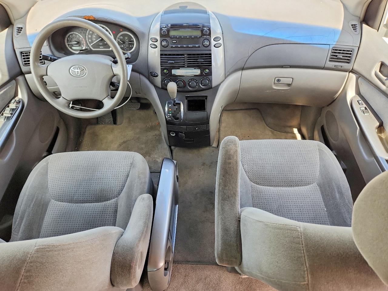Toyota Sienna Ce 7 Passenger