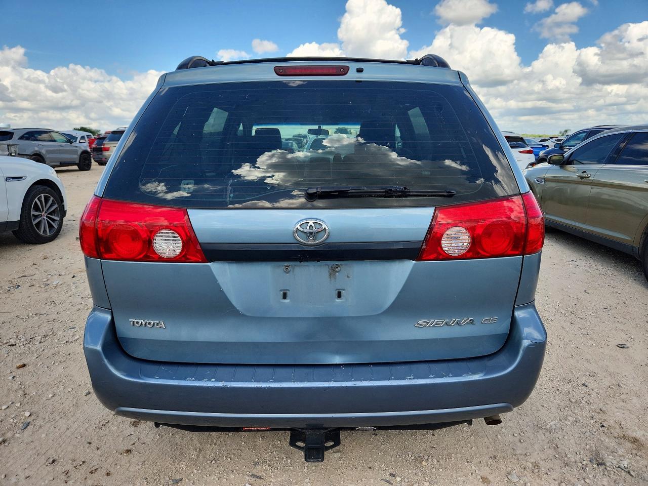 Toyota Sienna Ce 7 Passenger