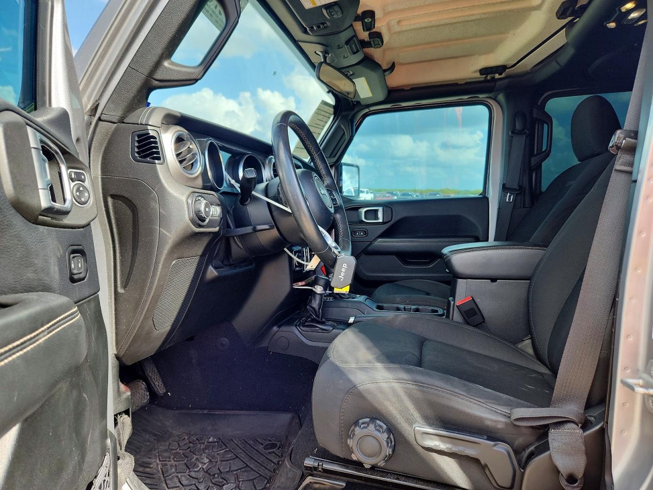 Jeep Wrangler Sahara