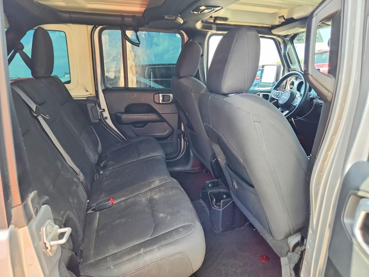 Jeep Wrangler Sahara