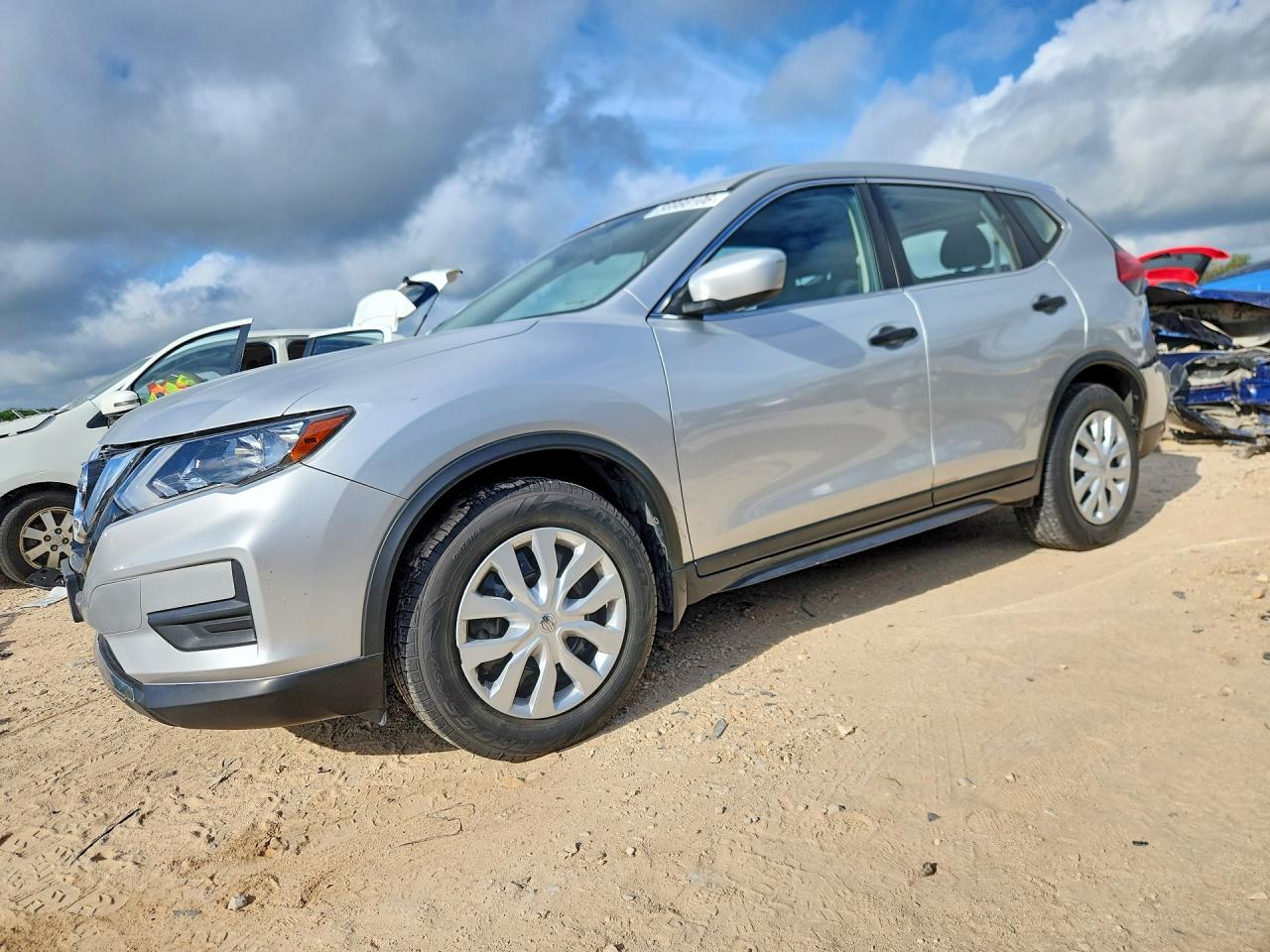 Salvage Nissan Rogue Image