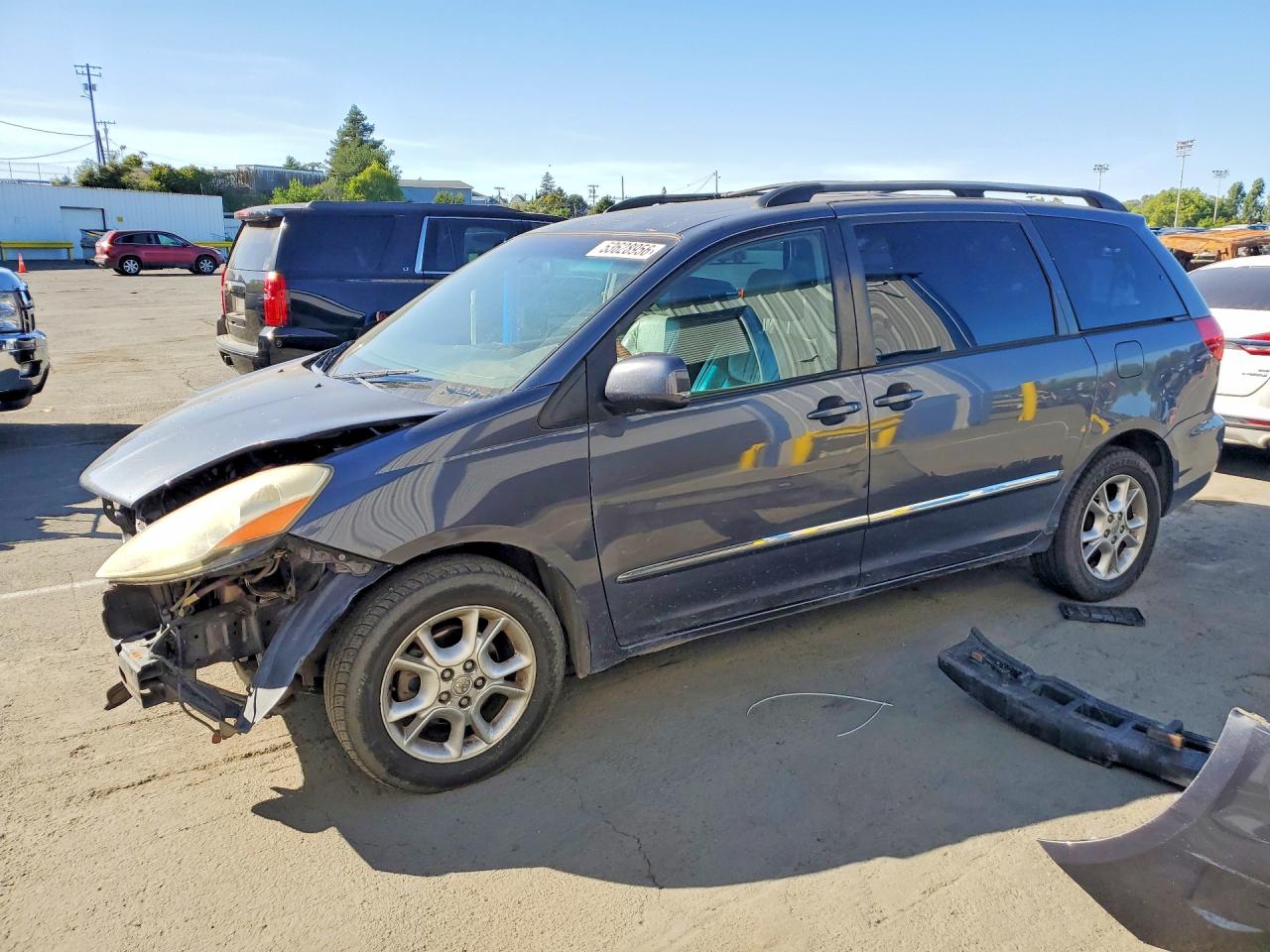 Salvage Toyota Sienna Image