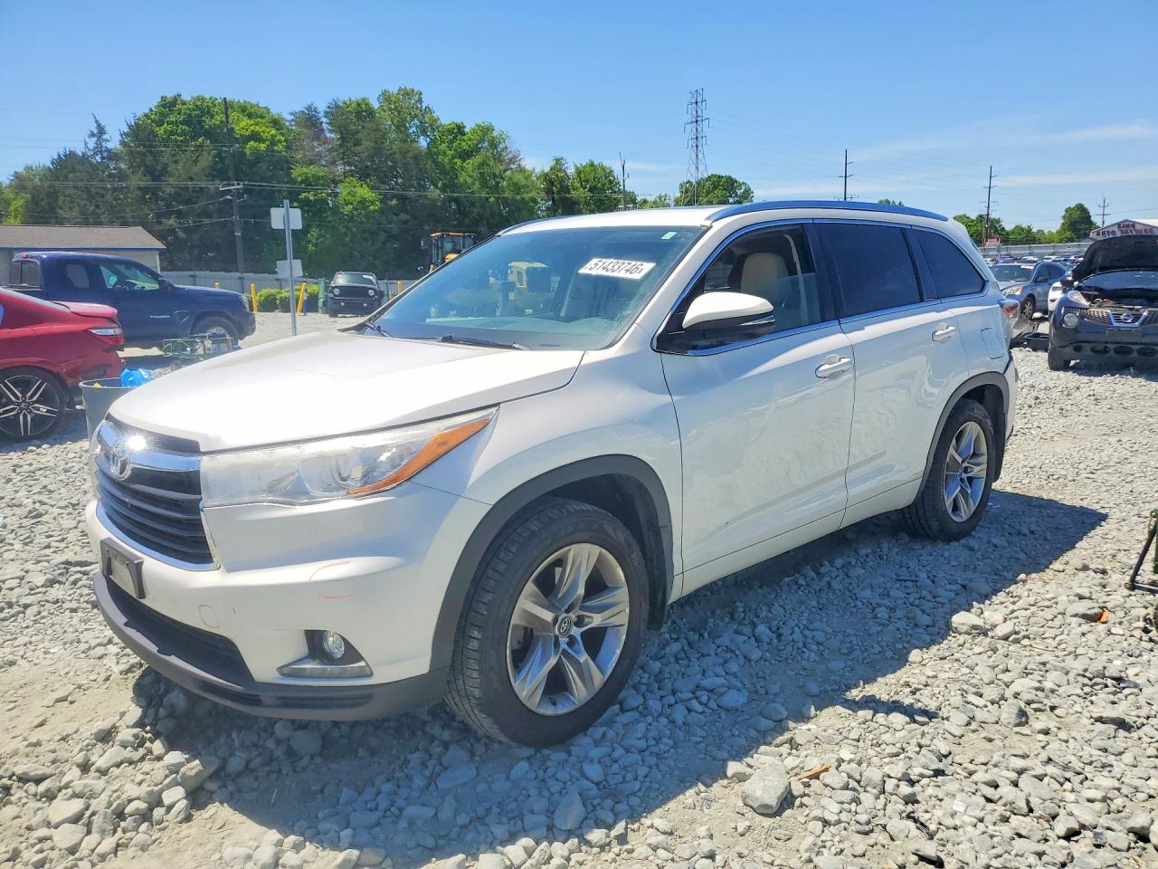 Salvage Toyota Highlander Image
