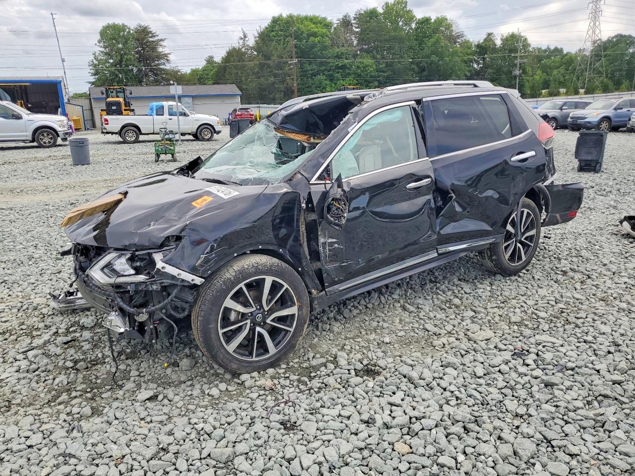 Salvage Nissan Rogue Image