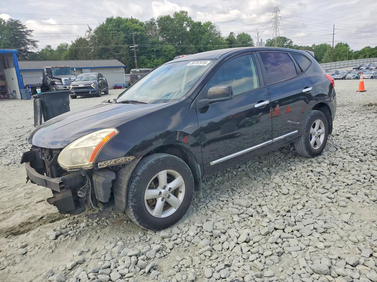Salvage Nissan Rogue Image