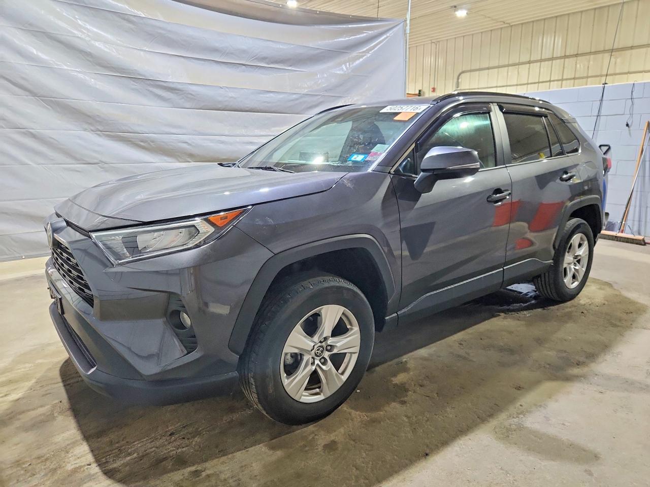 Salvage Toyota RAV4 Image