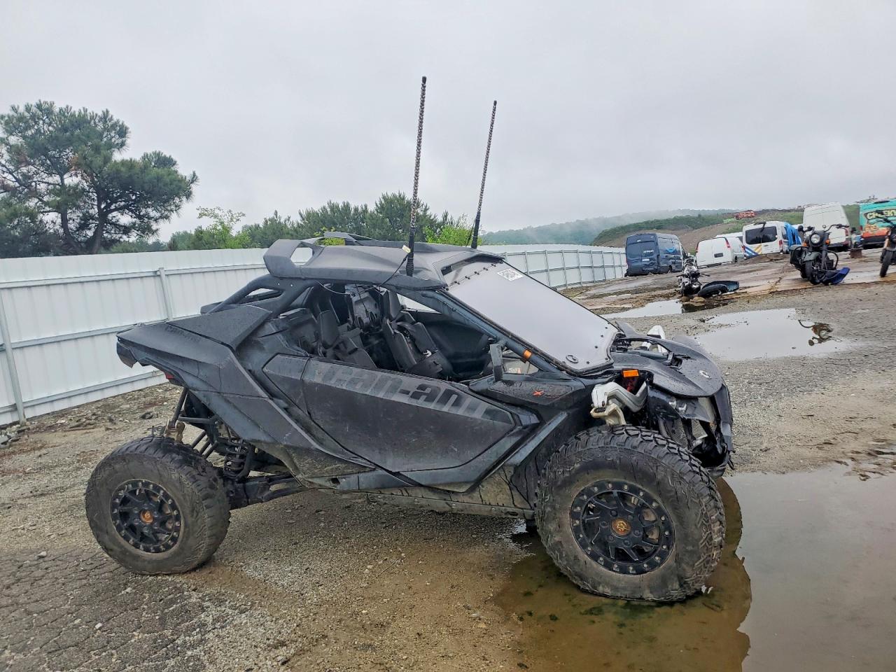 Salvage Can-Am Maverick R Image