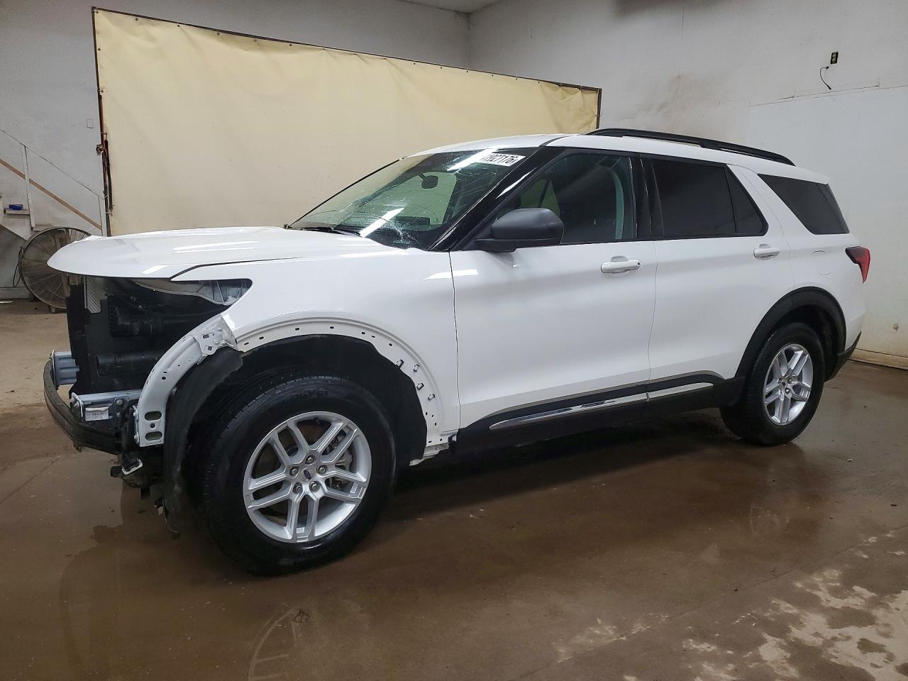 Salvage Ford Explorer Image