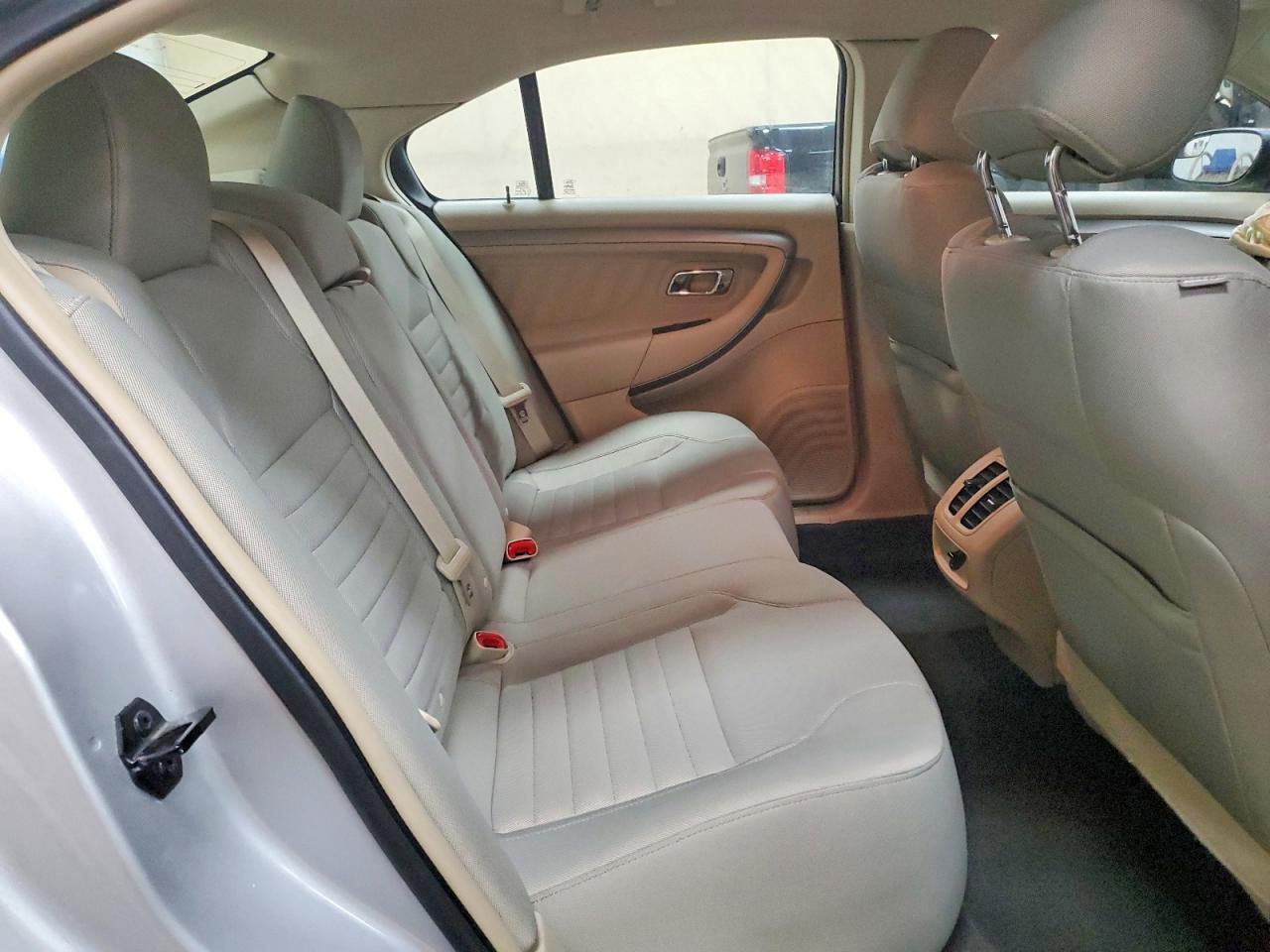 Ford Taurus Se