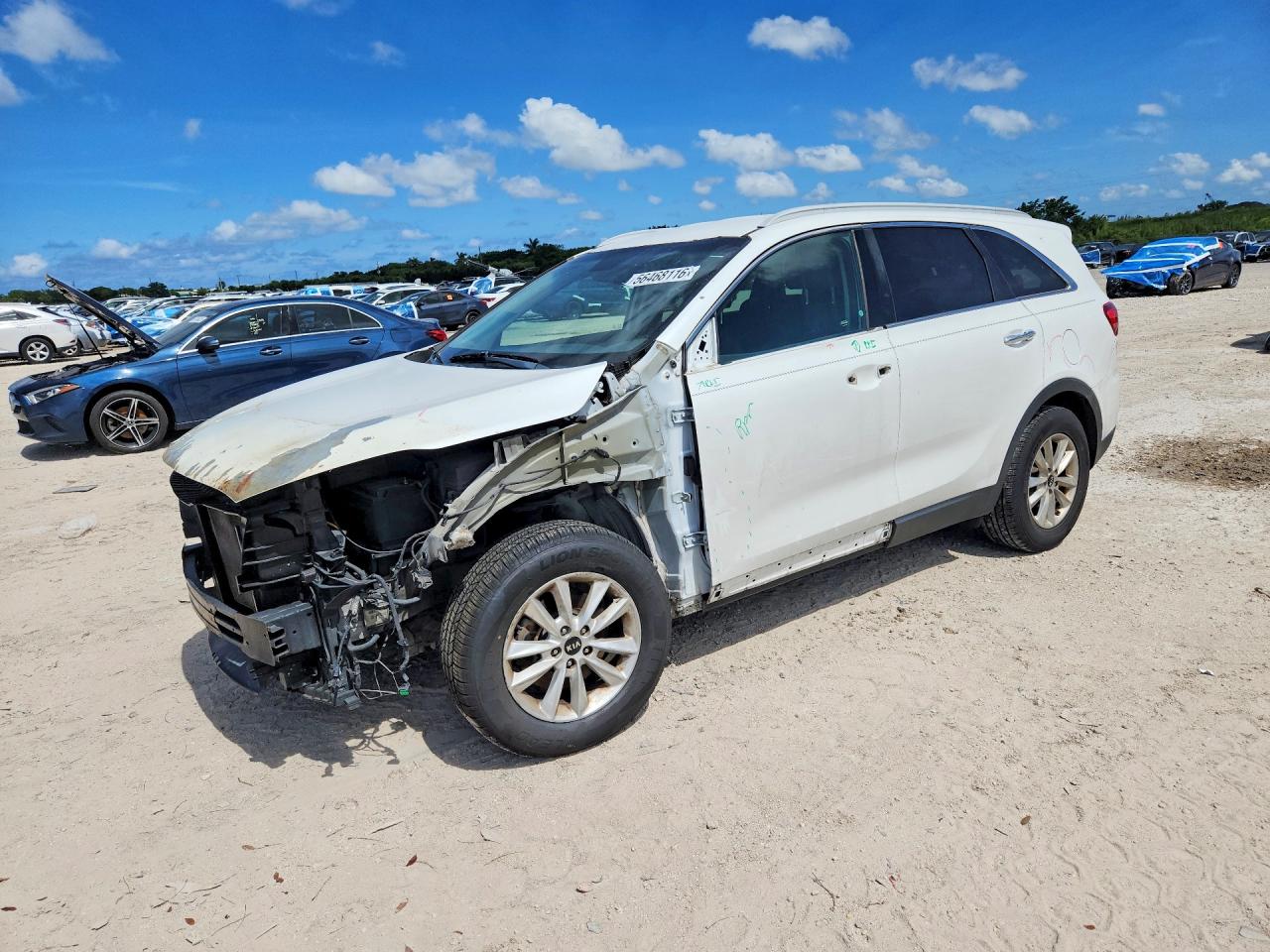 Salvage Kia Sorento Image