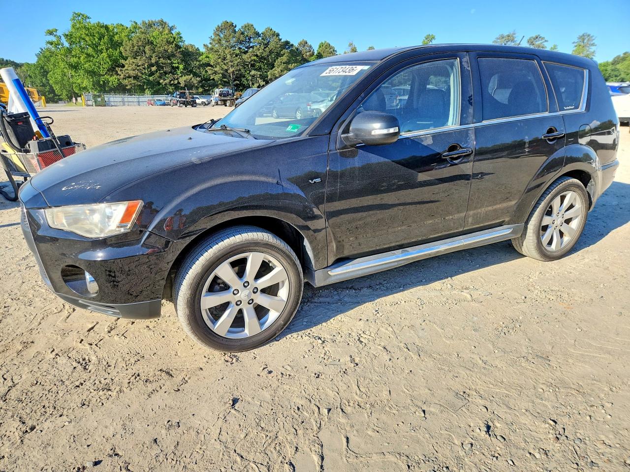 Salvage Mitsubishi Outlander Image