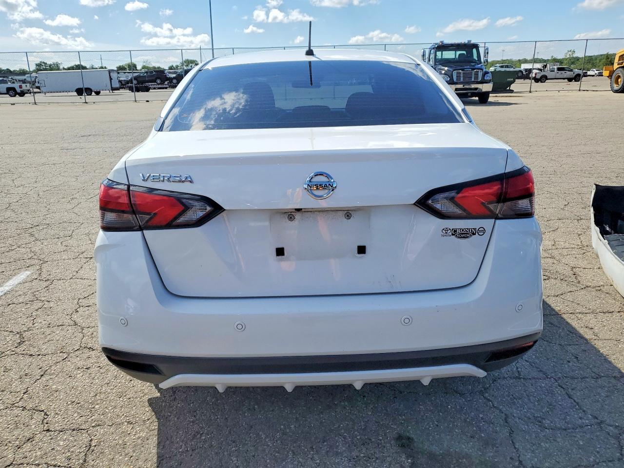 Nissan Versa S