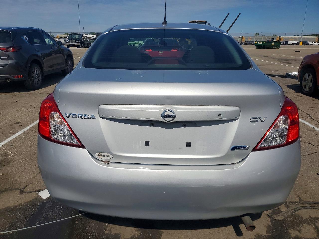 Nissan Versa 1.6 S