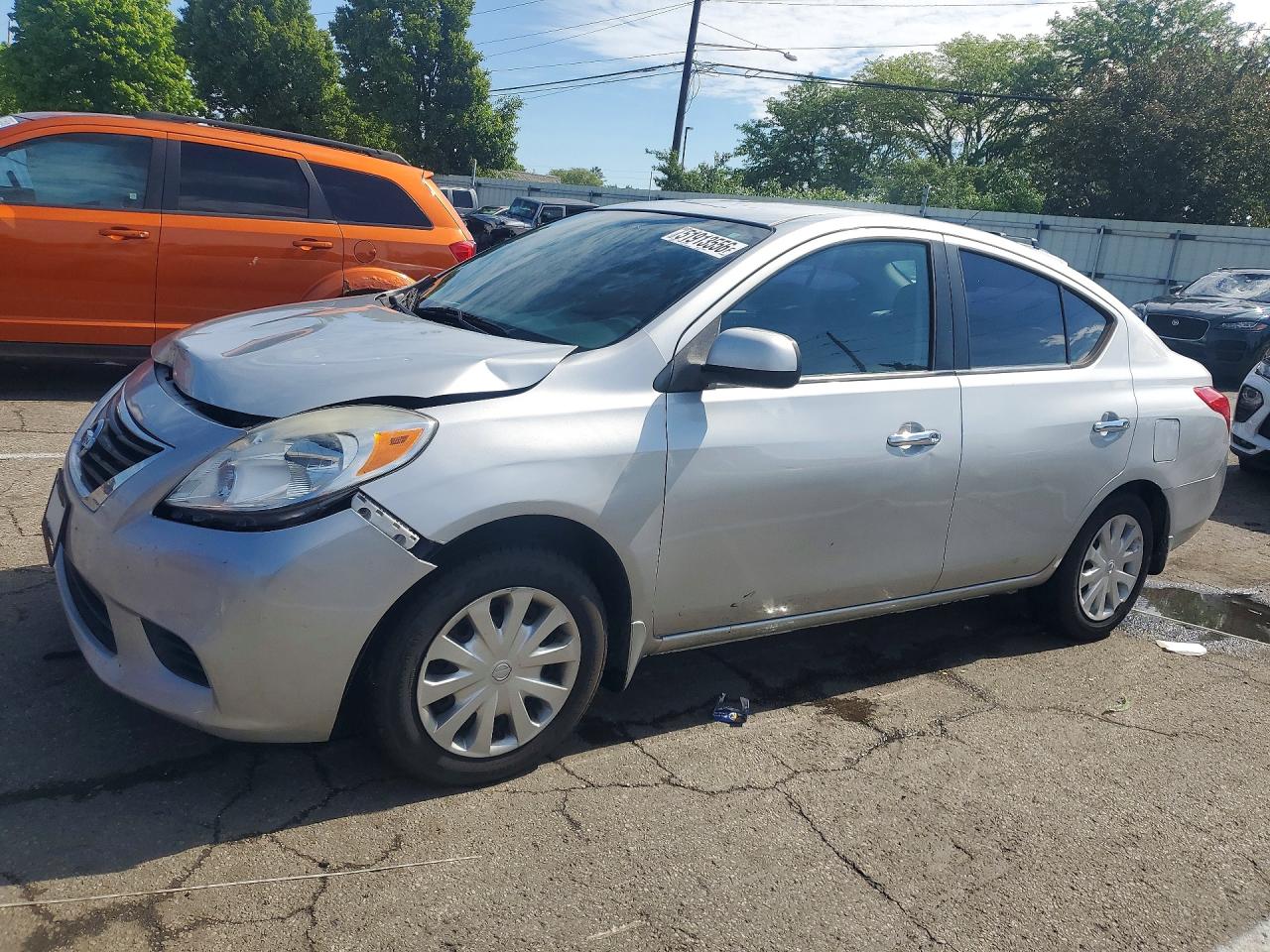 Salvage Nissan Versa Image