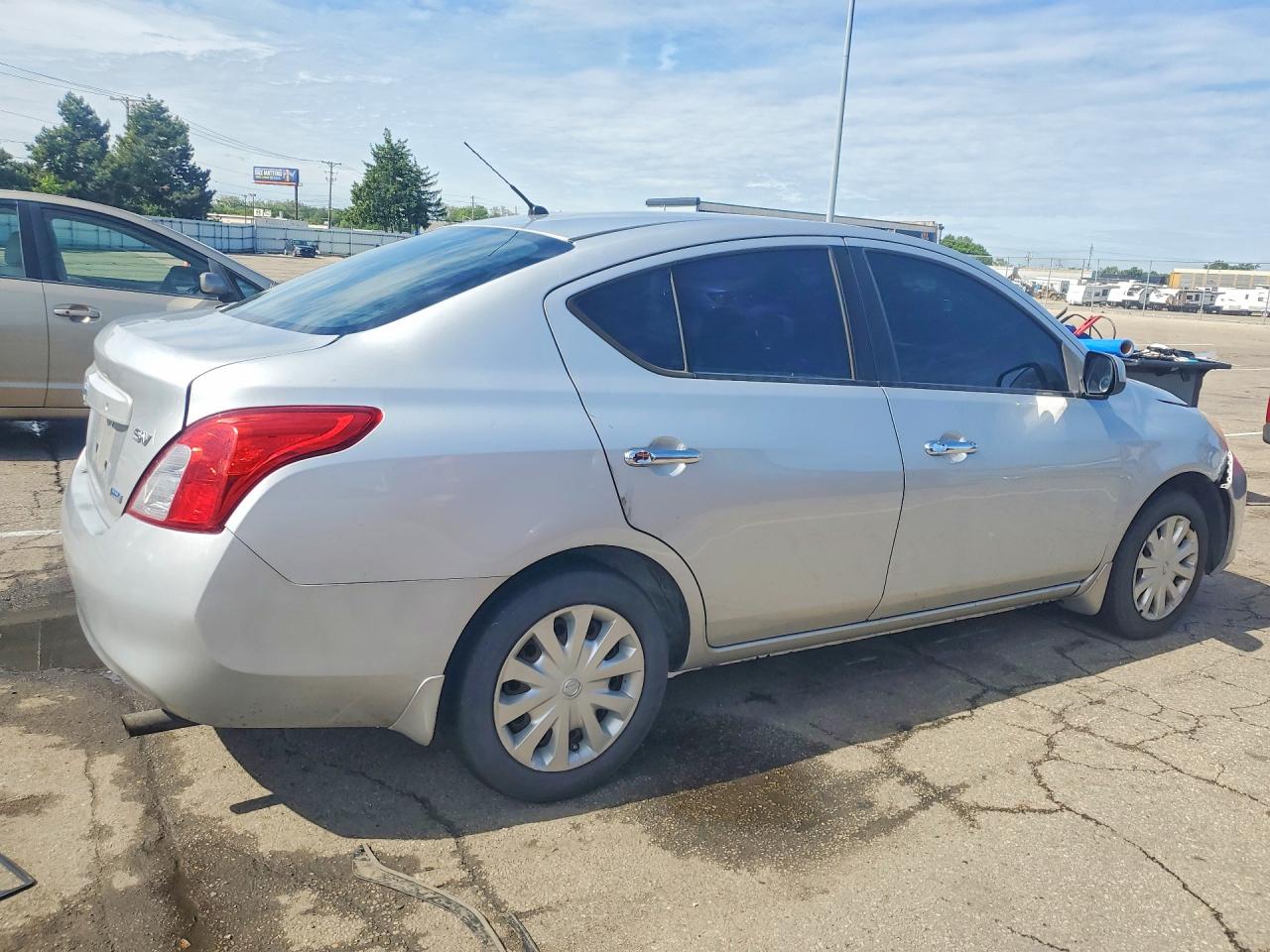 Nissan Versa 1.6 S