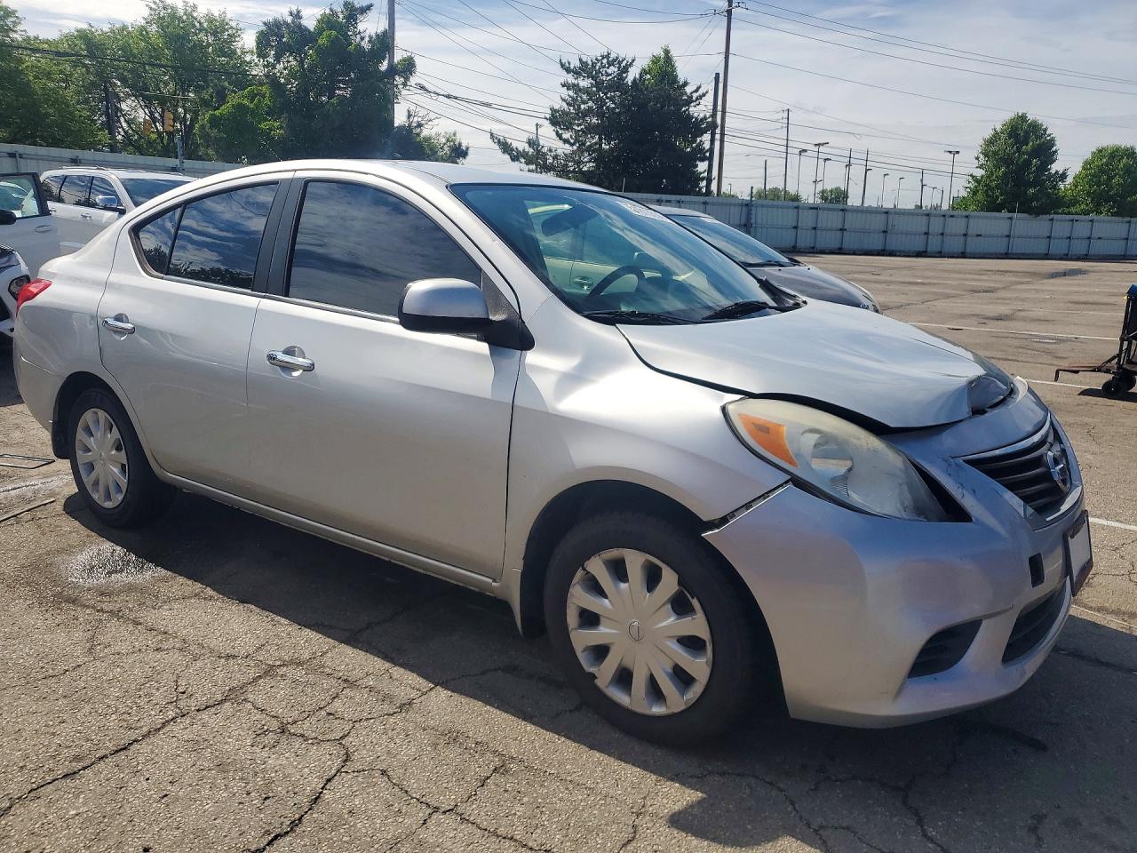 Nissan Versa 1.6 S