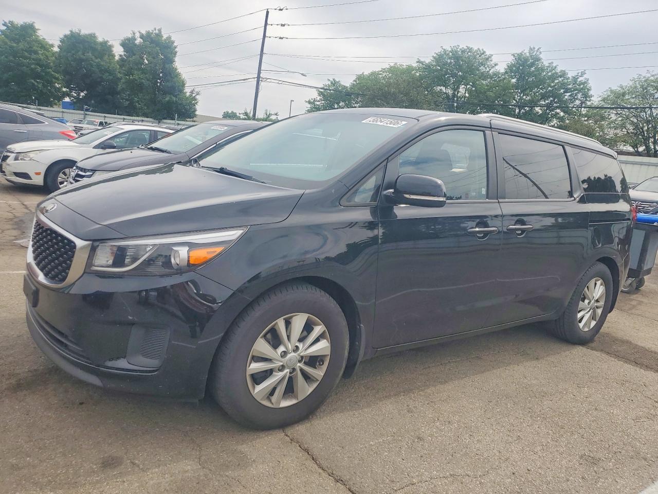 Salvage Kia Sedona Image