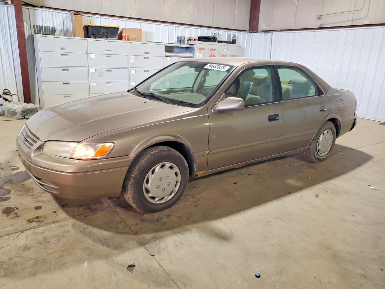 Salvage Toyota Camry Image
