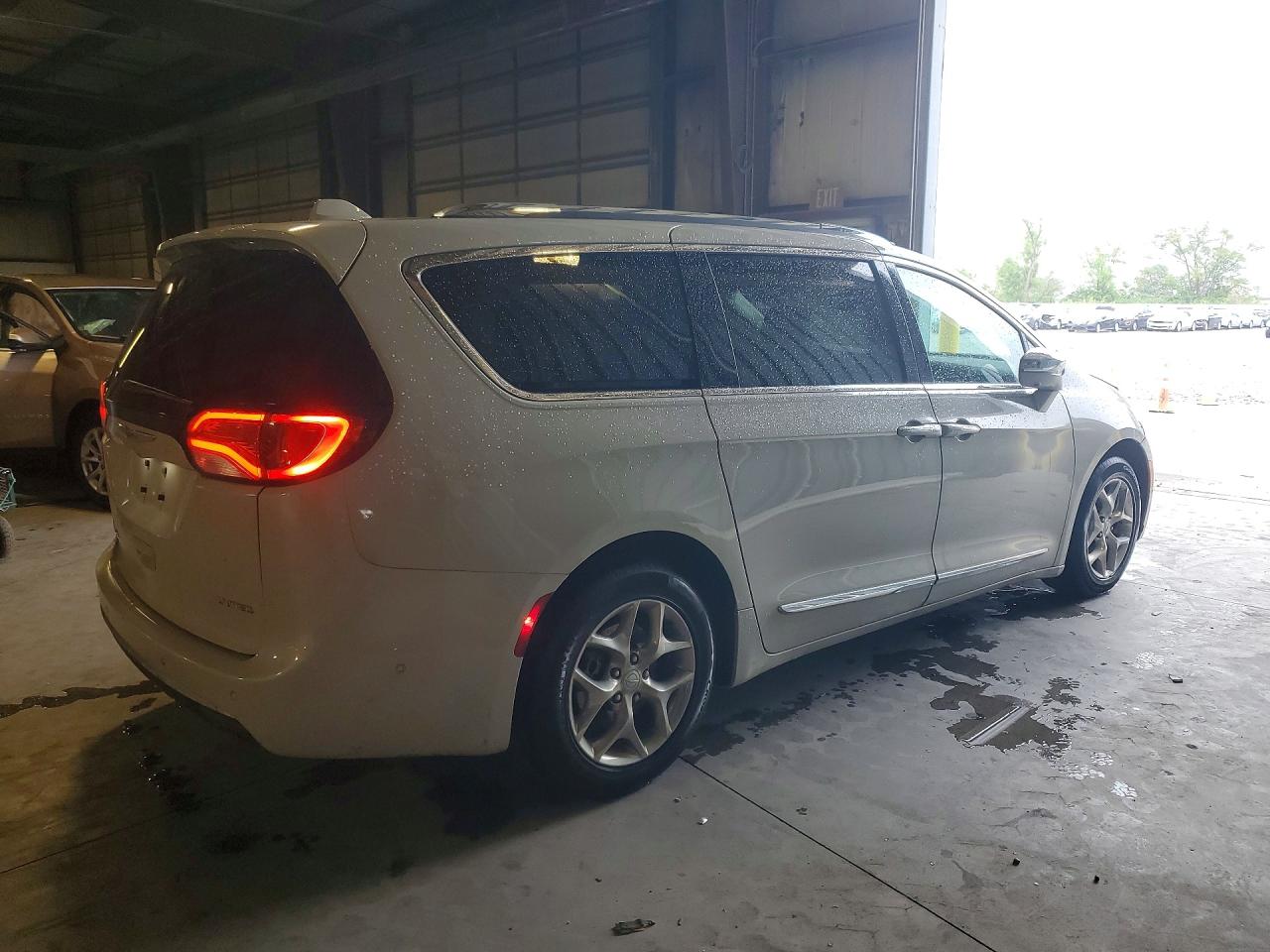 Chrysler Pacifica Limited