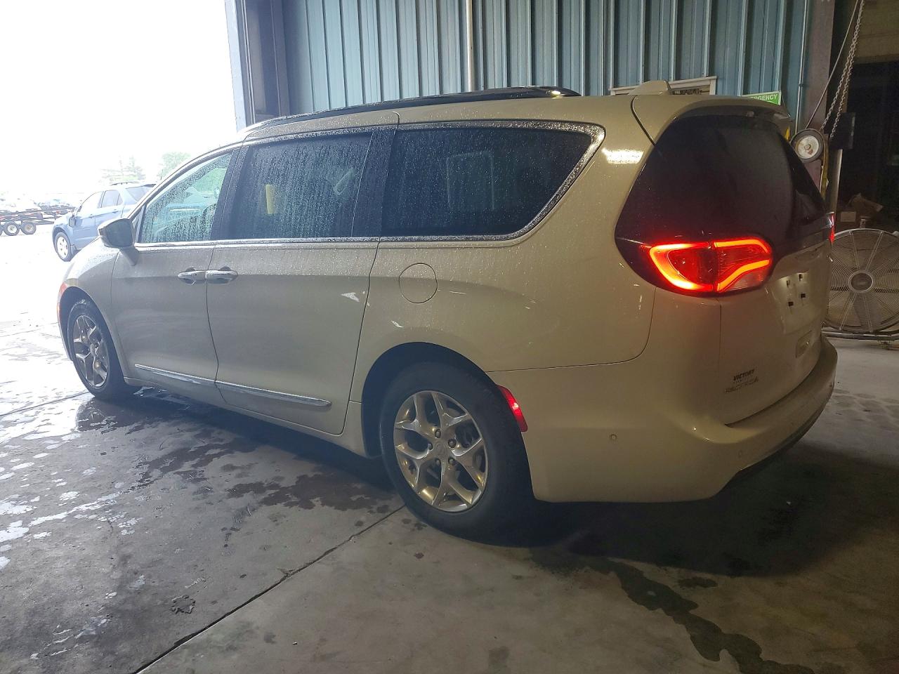 Chrysler Pacifica Limited