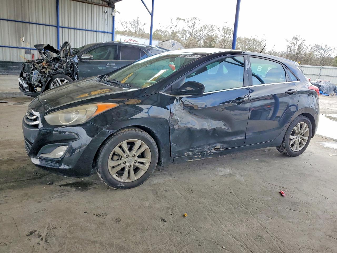 Salvage Hyundai ELANTRA Image