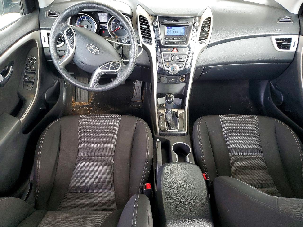 Hyundai ELANTRA Base