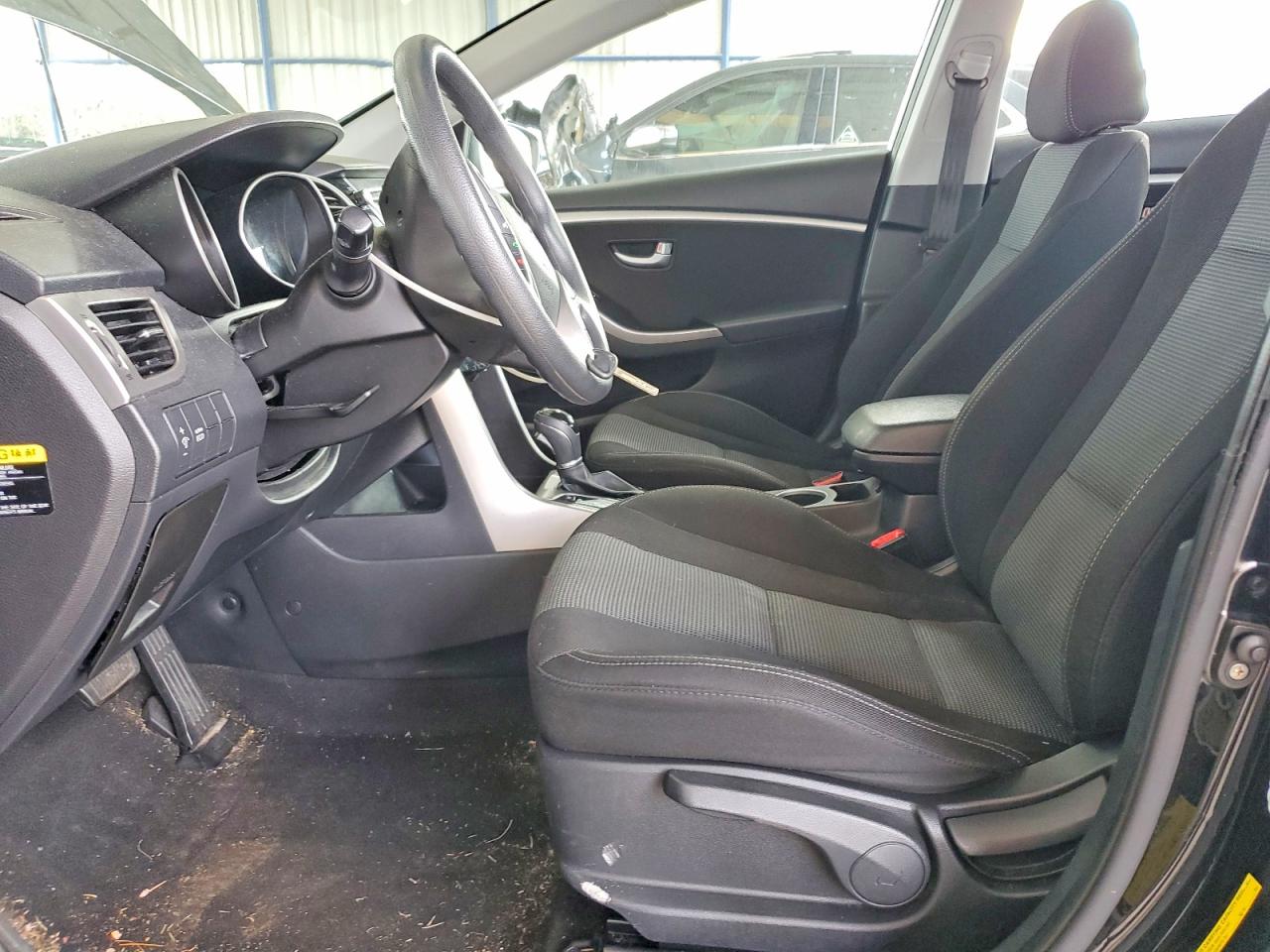 Hyundai ELANTRA Base