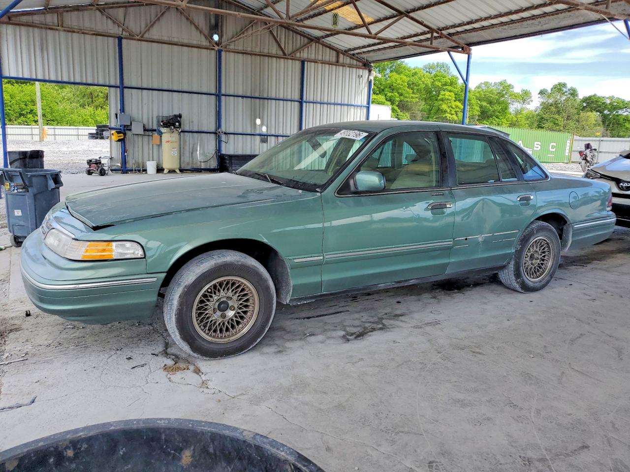 Salvage Ford Crown Vic Image