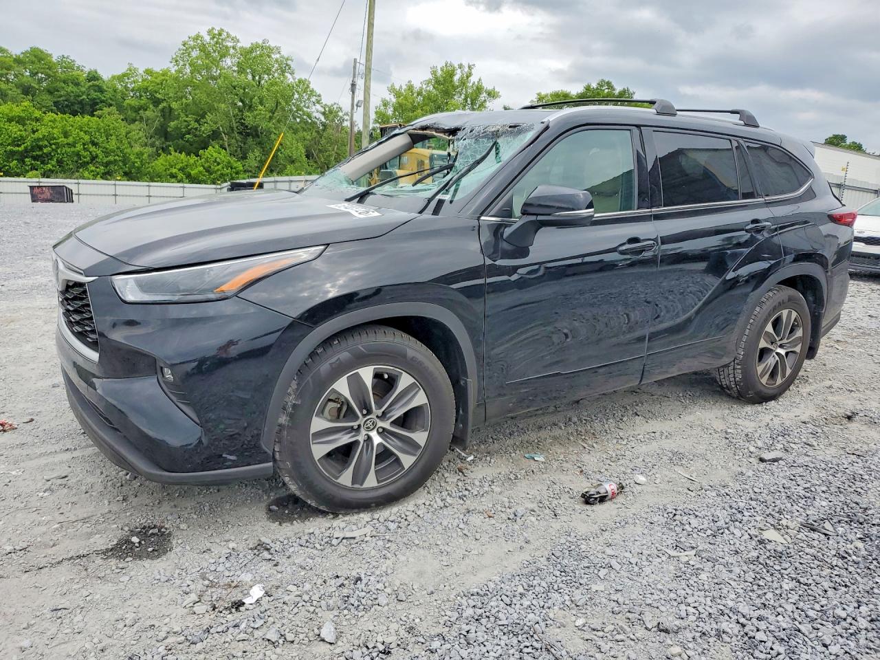 Salvage Toyota Highlander Image