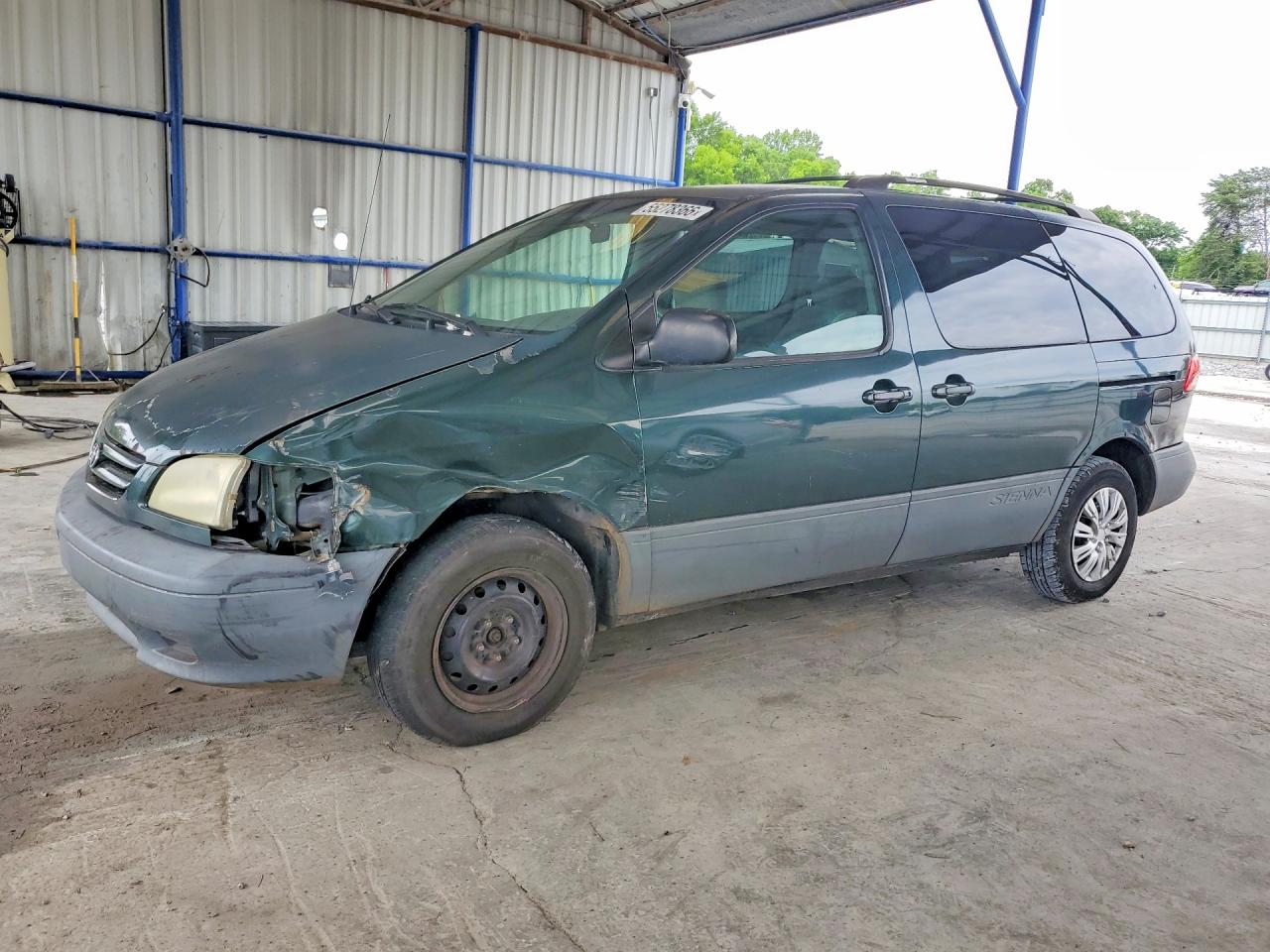 Salvage Toyota Sienna Image