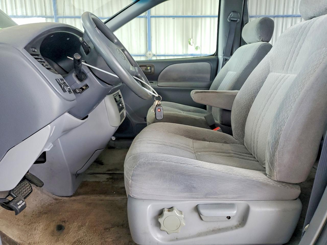 Toyota Sienna Ce