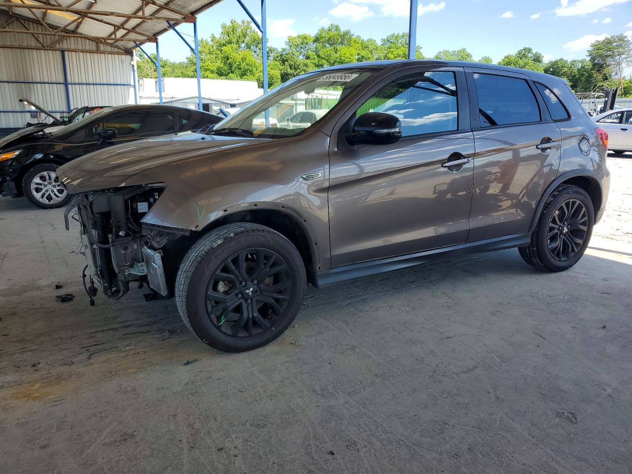 Salvage Mitsubishi Outlander Image