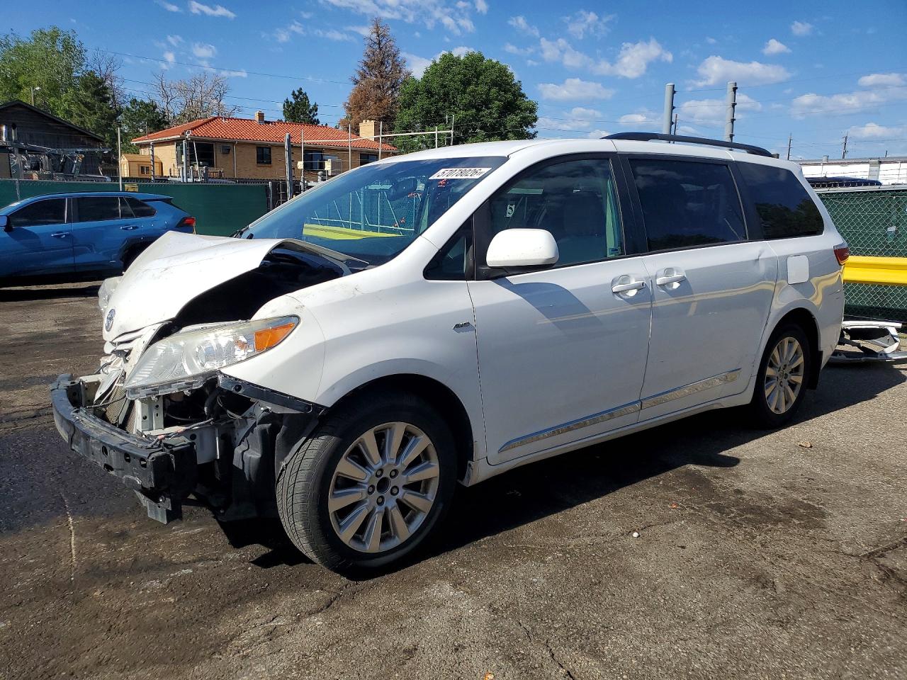 Salvage Toyota Sienna Image