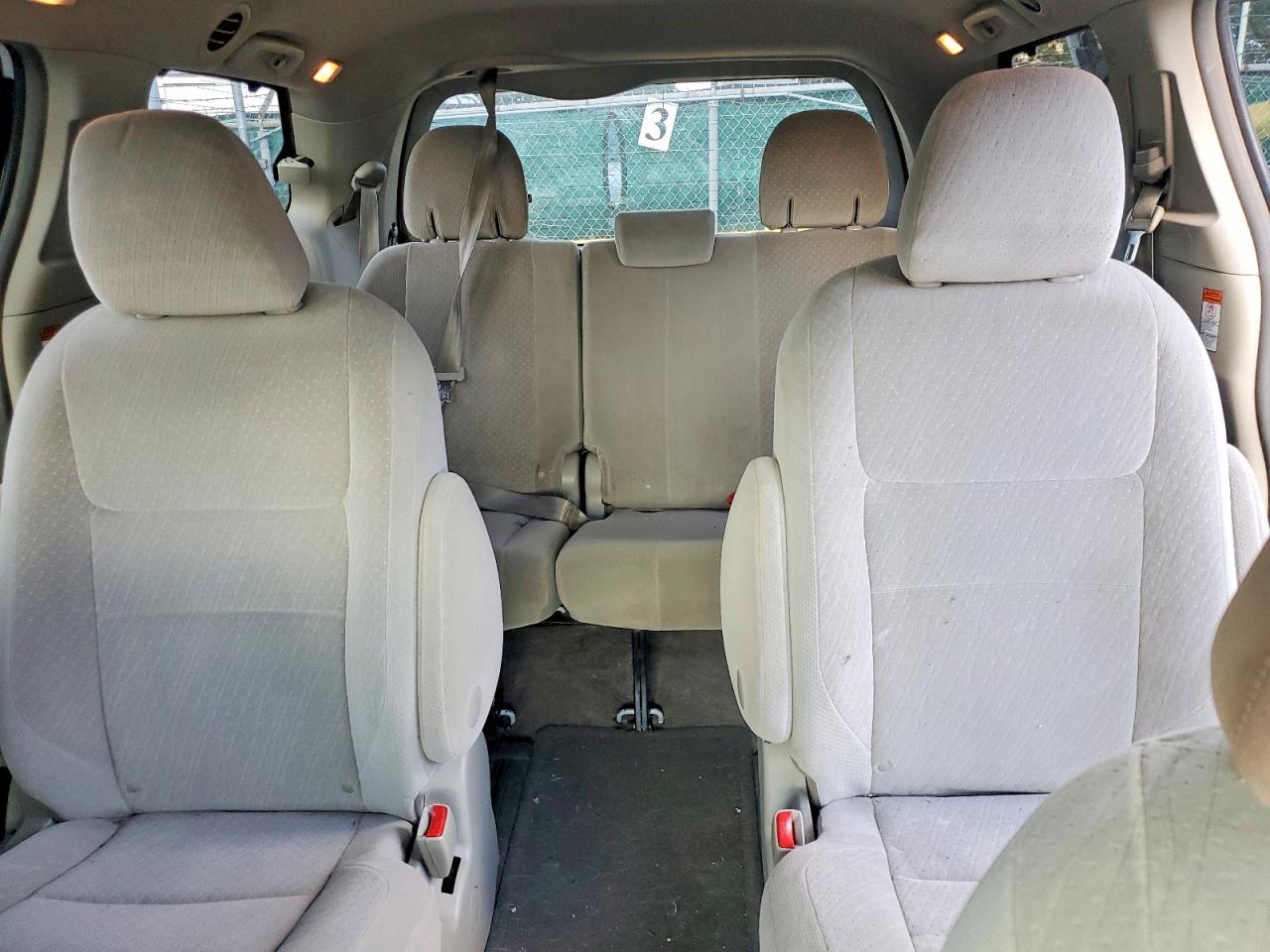 Toyota Sienna Le
