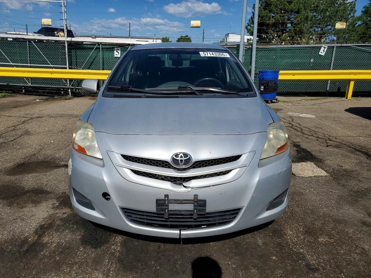 Toyota Yaris Base