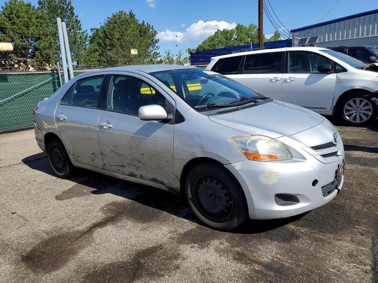 Toyota Yaris Base