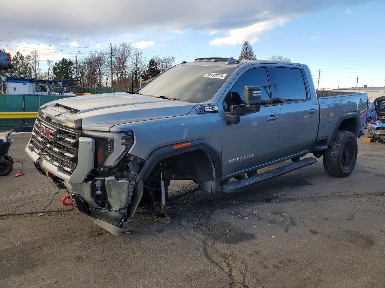 Salvage GMC Sierra Image