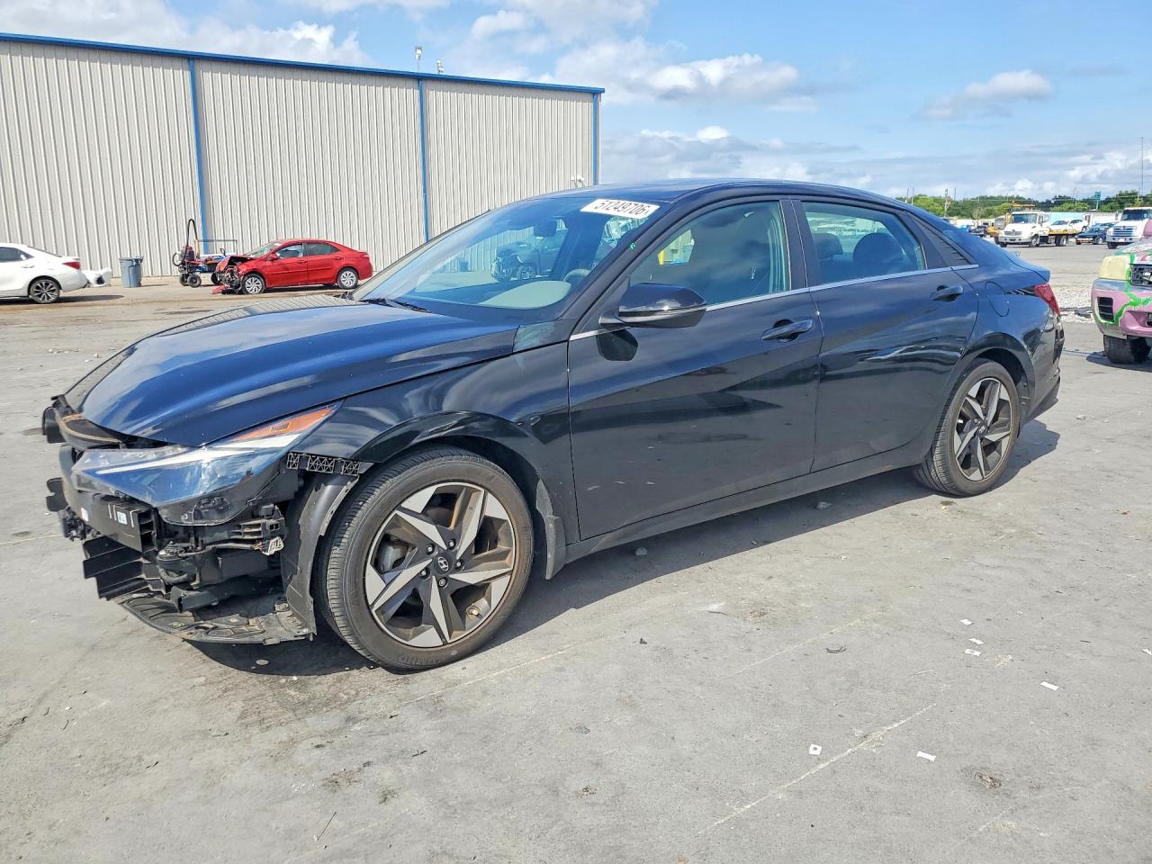 Salvage Hyundai ELANTRA Image