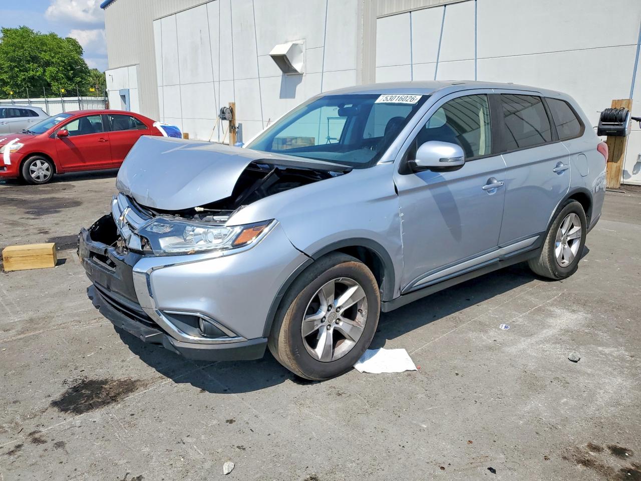 Salvage Mitsubishi Outlander Image