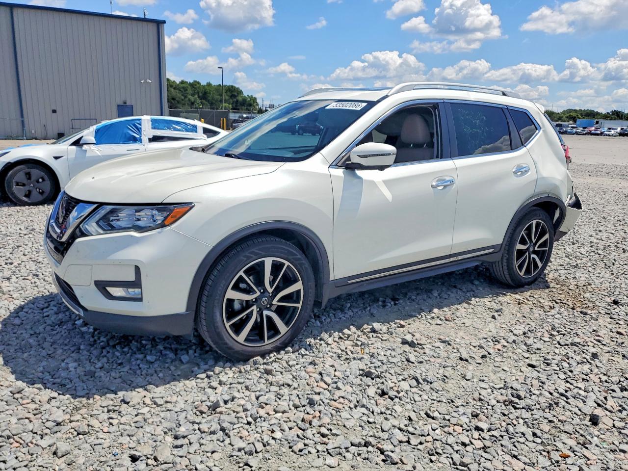 Salvage Nissan Rogue Image