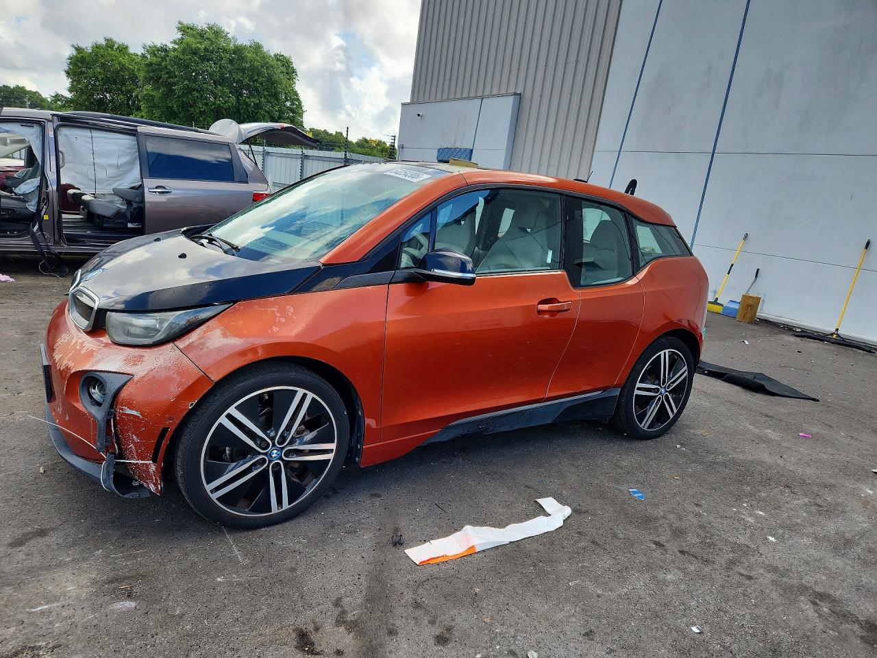 Salvage BMW i-Series Image