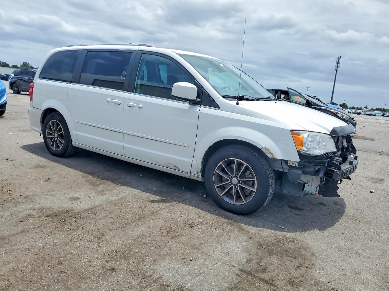 Dodge Caravan Sxt