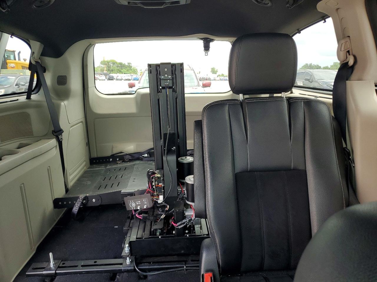 Dodge Caravan Sxt